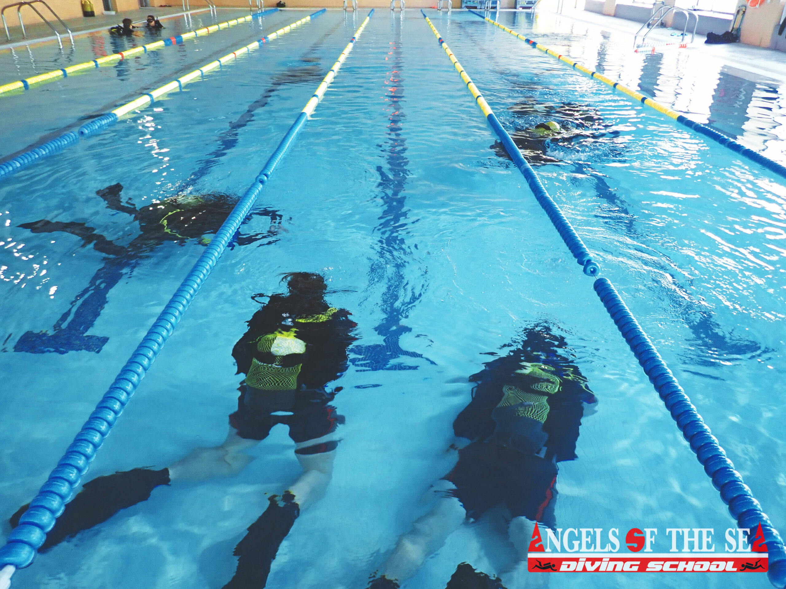 Entrenamiento en piscina de Angels Of The Sea