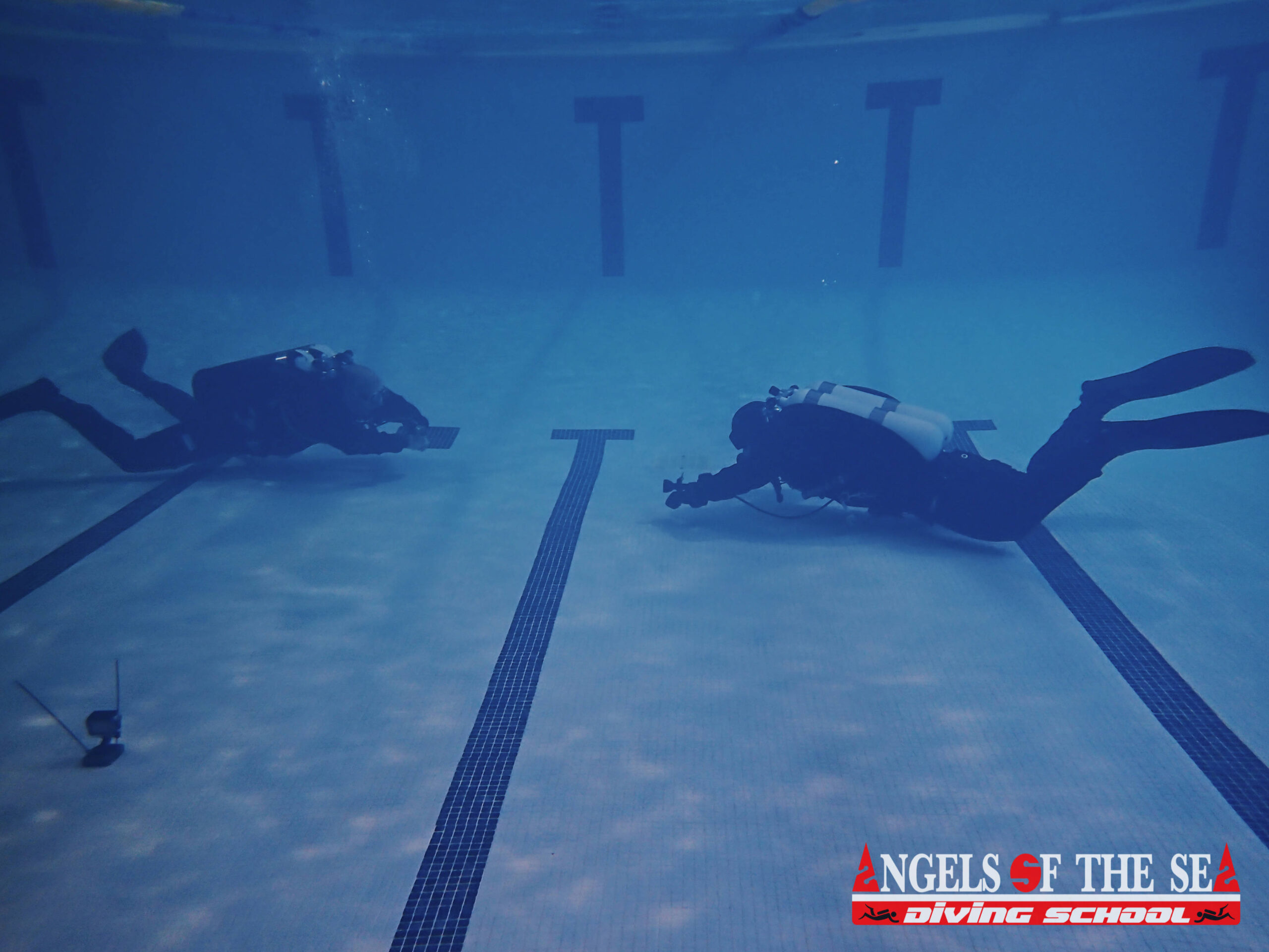 Entrenamientos de buceo en piscina